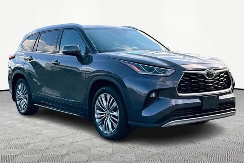 2022 Toyota Highlander Platinum Sport photo 1