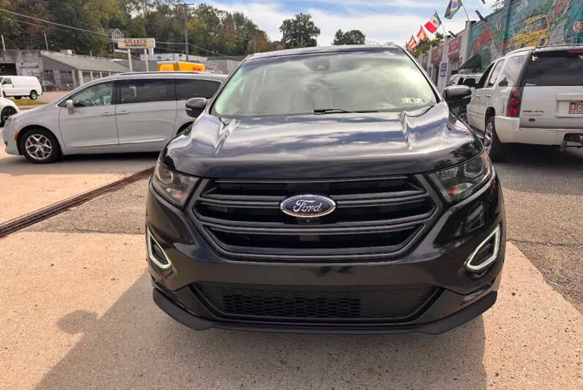2015 Ford Edge Sport photo 1