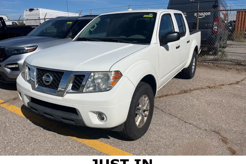 2015 Nissan Frontier SV photo 1