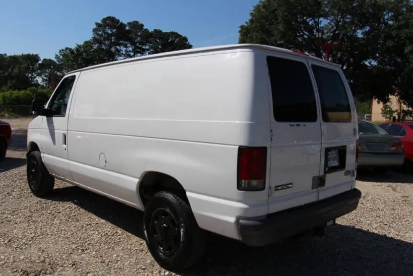 2006 Ford E-250 photo 1