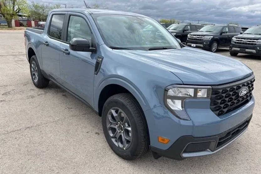 2025 Ford Maverick XLT photo 1