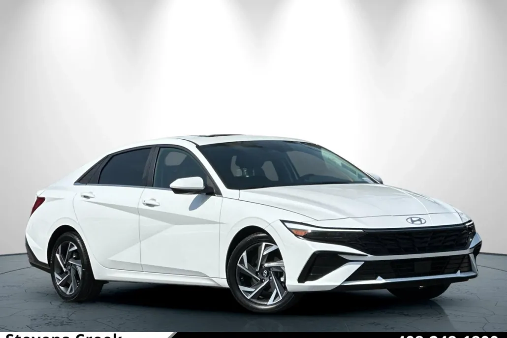 2024 Hyundai Elantra SEL Convenience photo 1