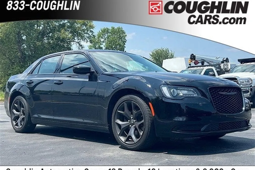 2021 Chrysler 300 Touring photo 1