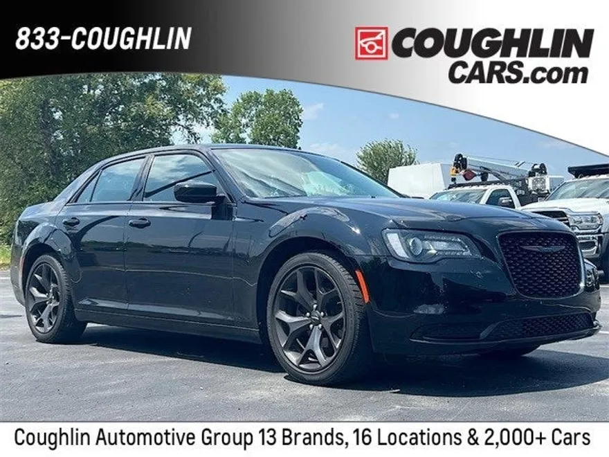 2021 Chrysler 300 Touring photo 1
