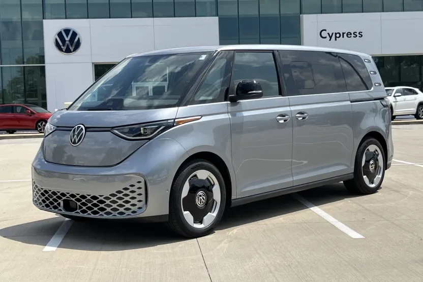 2025 Volkswagen ID. Buzz Pro S photo 1