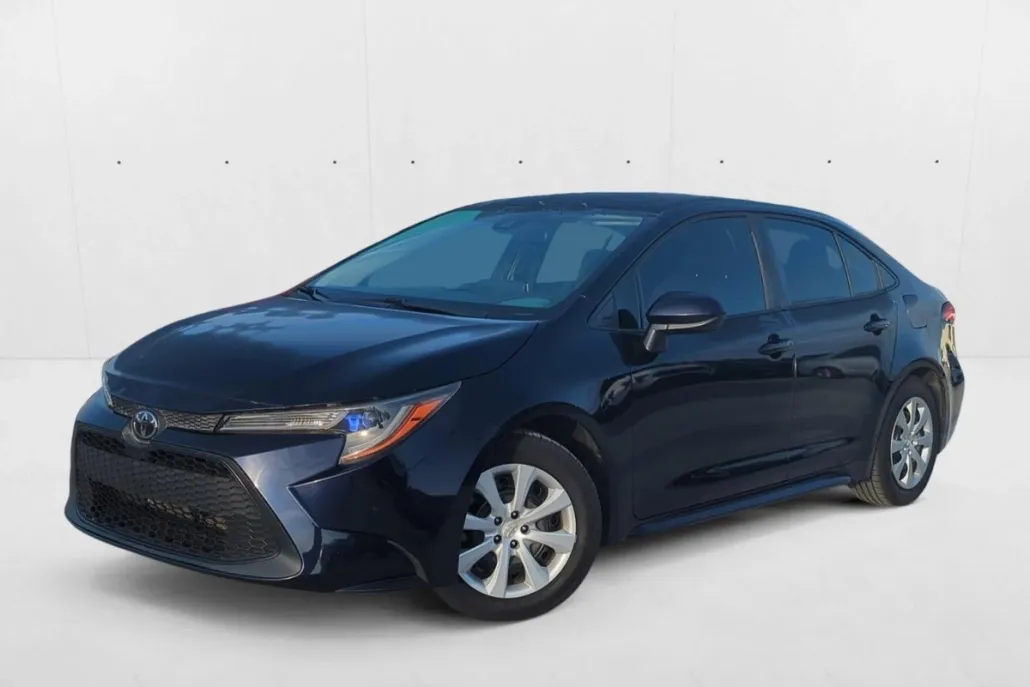 2020 Toyota Corolla LE photo 1