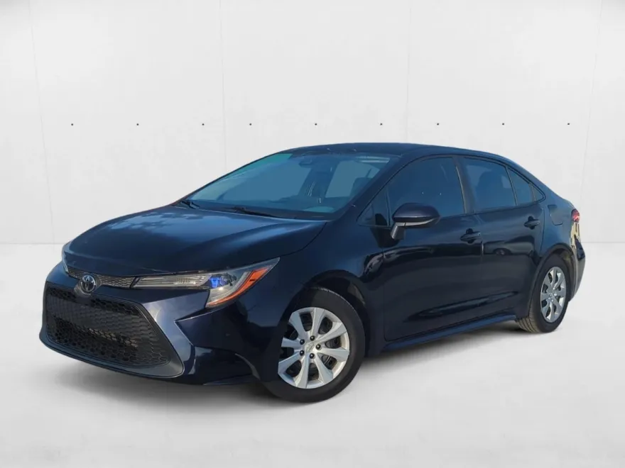 2020 Toyota Corolla LE photo 1