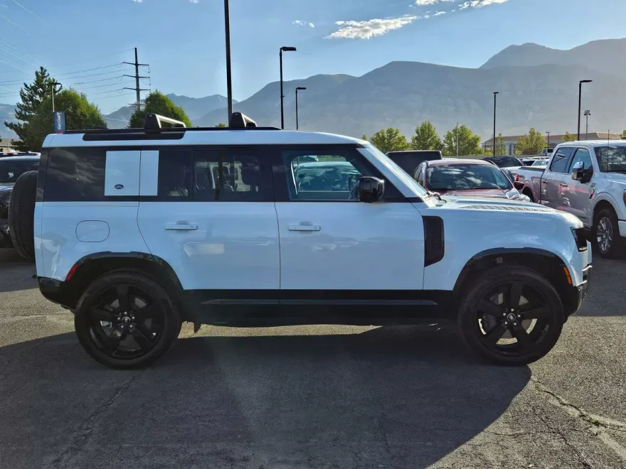 2022 Land Rover Defender X-Dynamic HSE photo 1