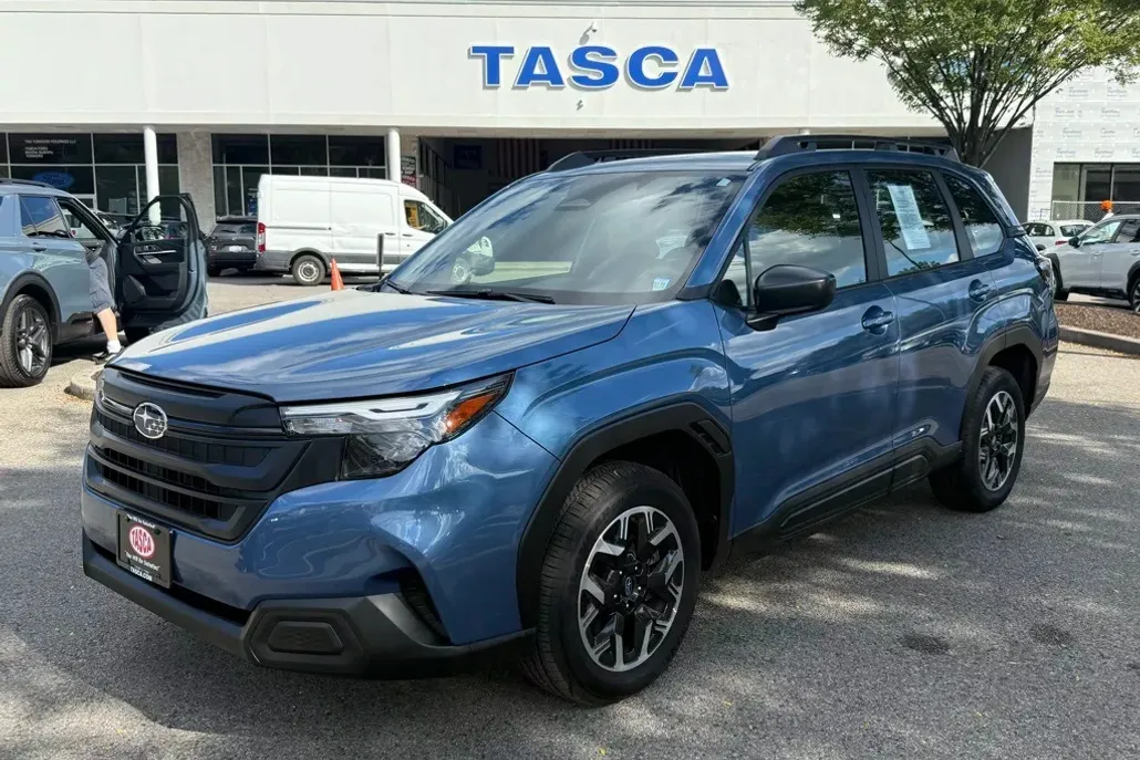 2025 Subaru Forester Base photo 1