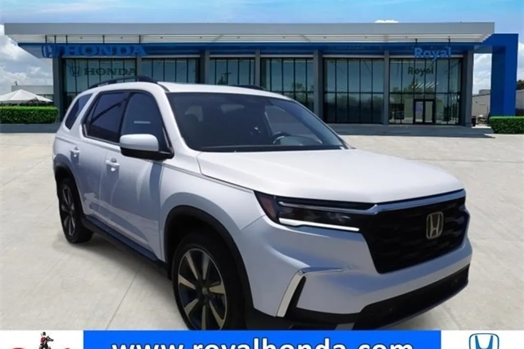 2025 Honda Pilot Touring photo 1