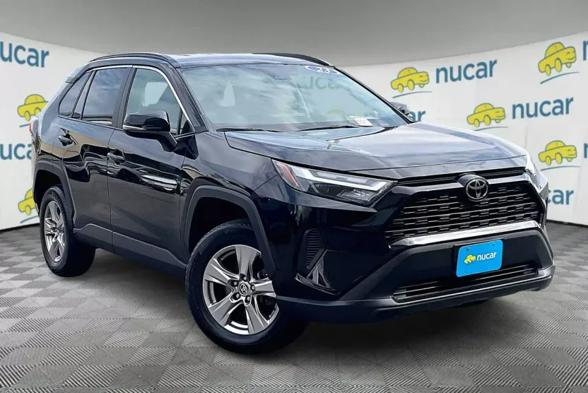 2023 Toyota RAV4 XLE photo 1