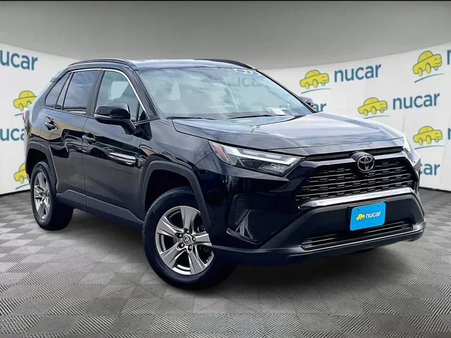 2023 Toyota RAV4 XLE photo 1