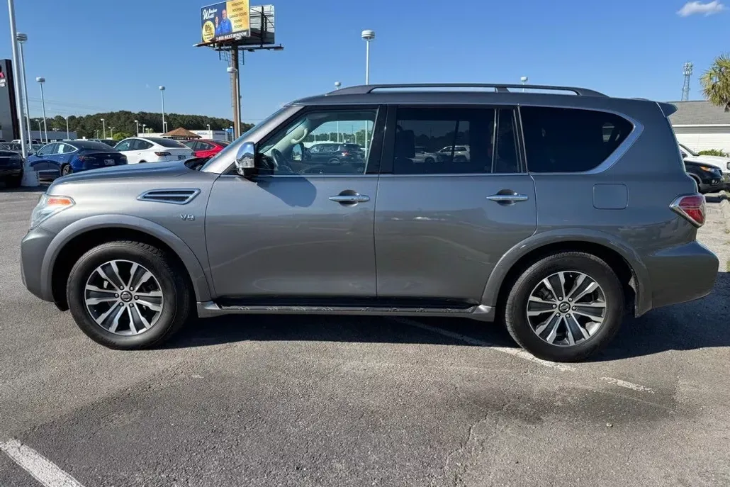 2017 Nissan Armada Platinum photo 1