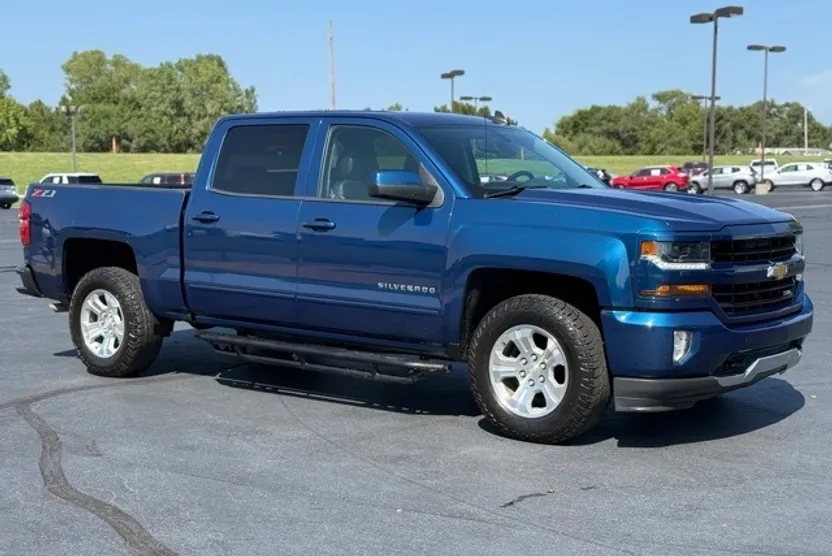 2018 Chevrolet Silverado 1500 LT photo 1