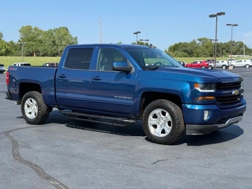 2018 Chevrolet Silverado 1500 LT photo 1