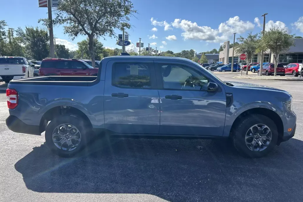 2025 Ford Maverick XLT photo 1