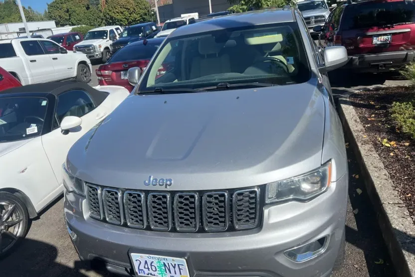 2019 Jeep Grand Cherokee Laredo photo 1