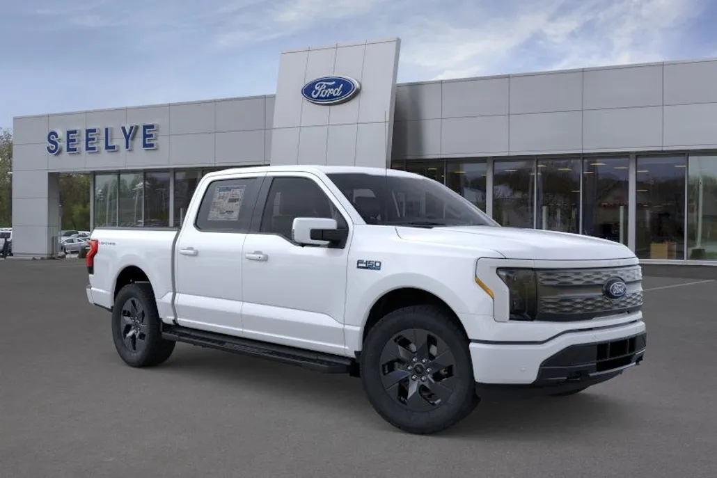 2025 Ford F-150 Lightning Lariat photo 1