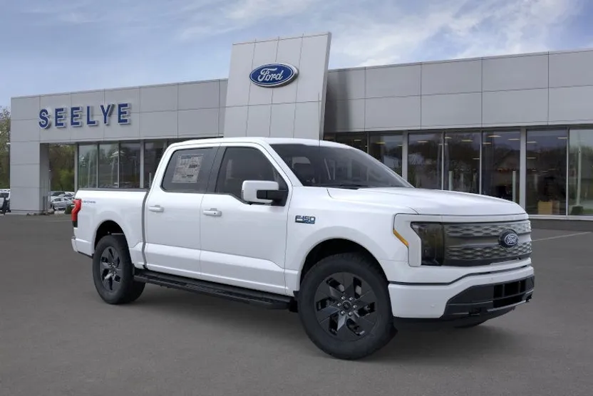 2025 Ford F-150 Lightning Lariat photo 1