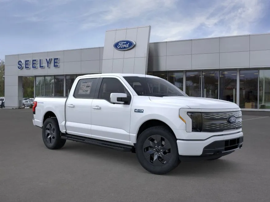 2025 Ford F-150 Lightning Lariat photo 1