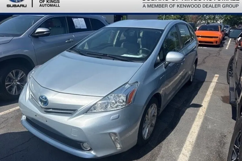 2014 Toyota Prius V Five photo 1