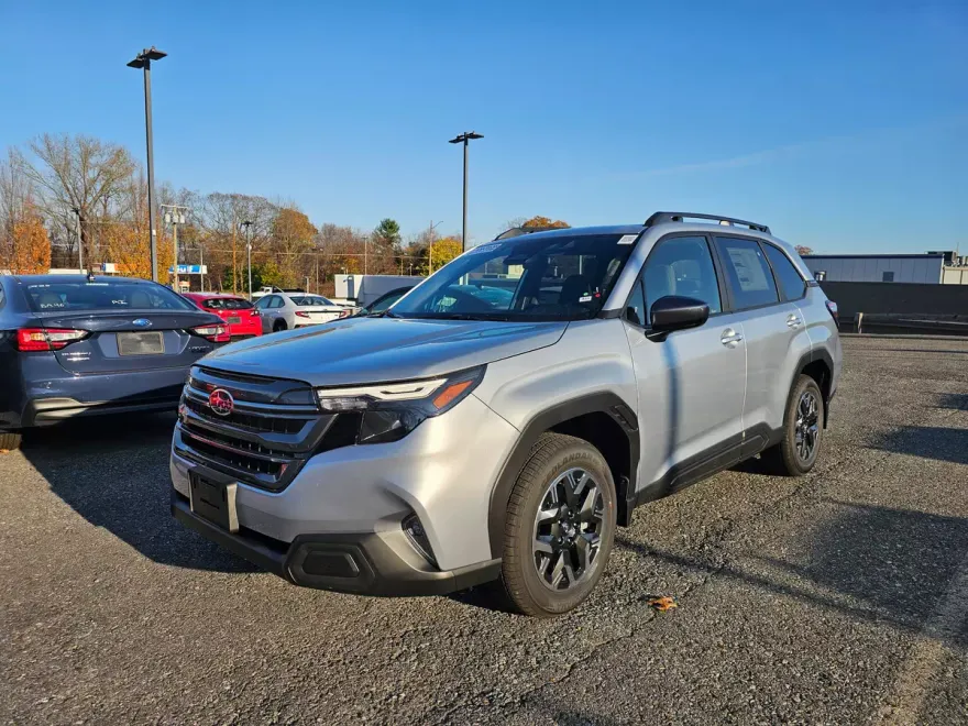 2025 Subaru Forester Premium photo 1