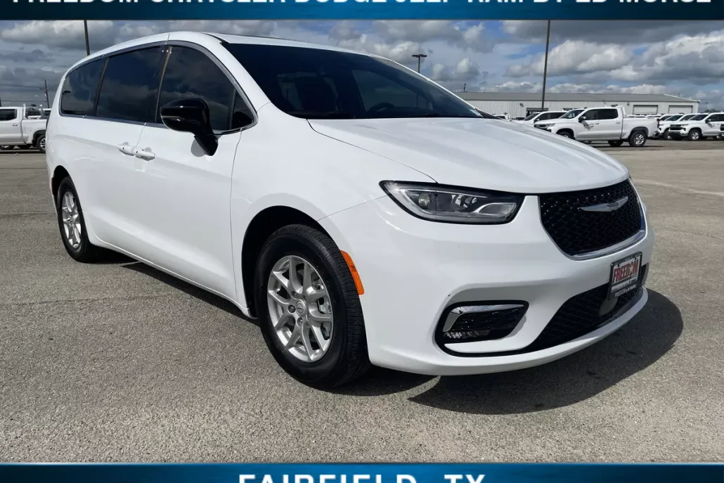 2026 Chrysler Pacifica photo 1