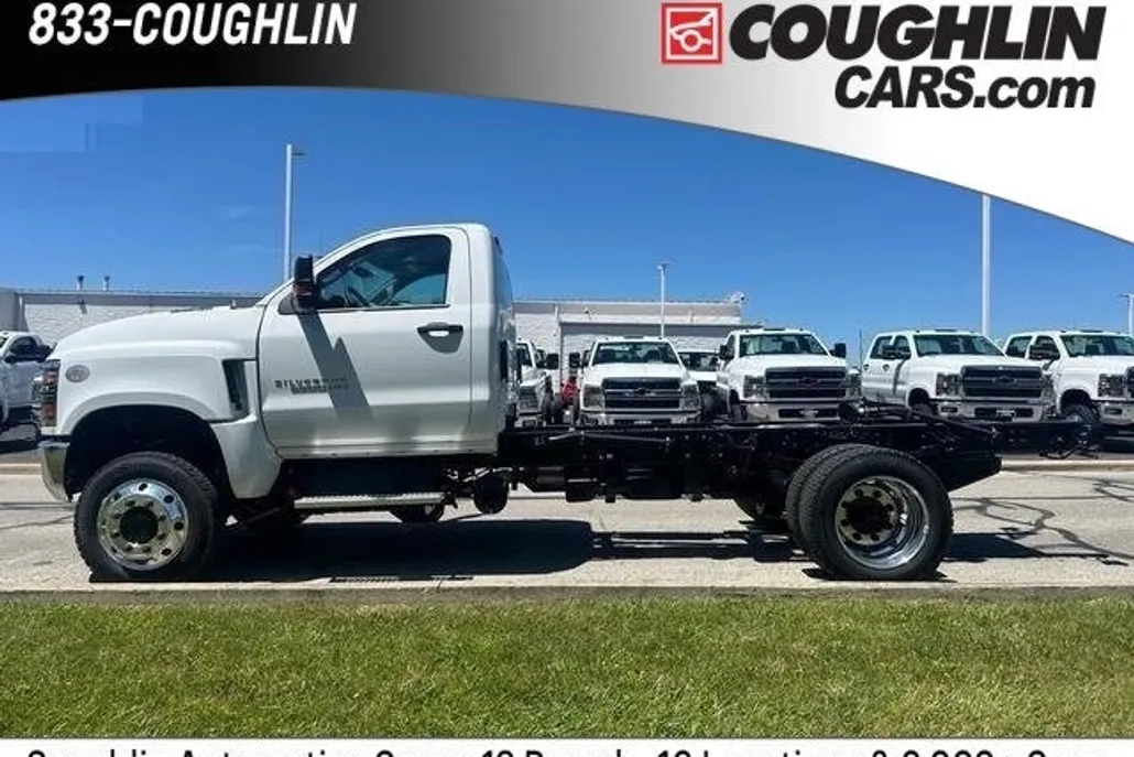 2024 Chevrolet Silverado 6500HD Work Truck photo 1