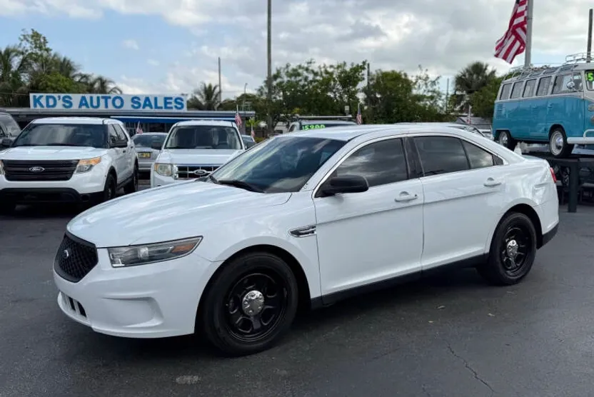 2015 Ford Taurus photo 1