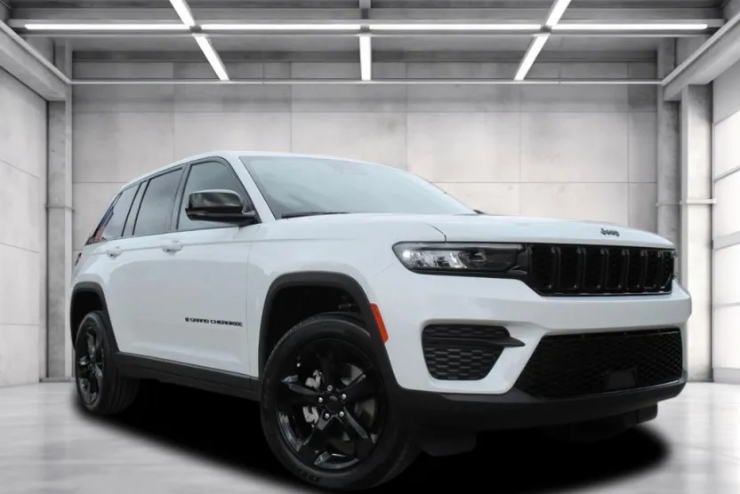 2025 Jeep Grand Cherokee Altitude photo 1