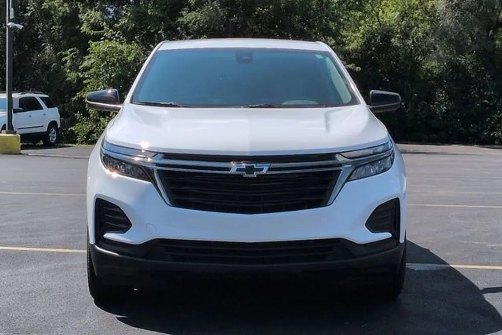 2024 Chevrolet Equinox LS photo 1