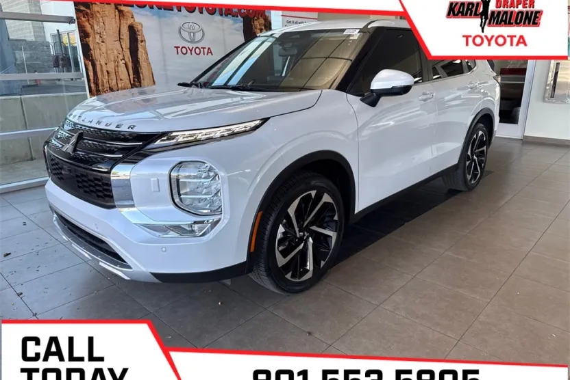 2024 Mitsubishi Outlander SE photo 1