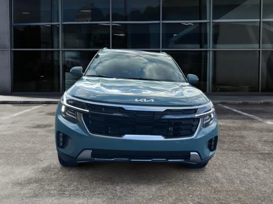 2026 Kia Seltos SX photo 1