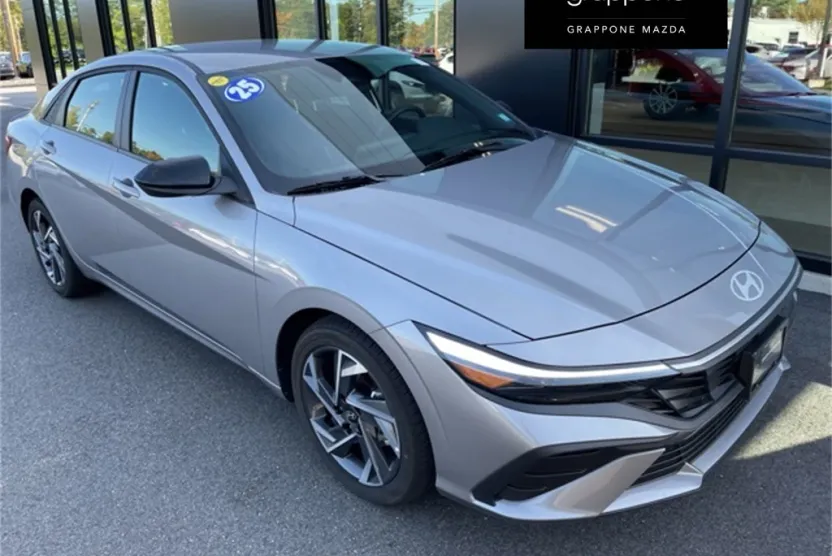 2025 Hyundai Elantra SEL Sport photo 1