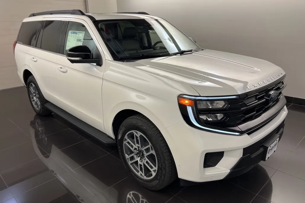 2025 Ford Expedition photo 1