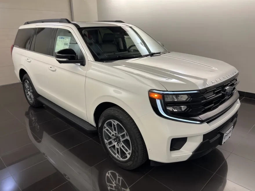 2025 Ford Expedition photo 1