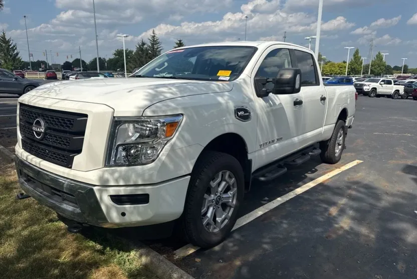 2024 Nissan Titan SV photo 1