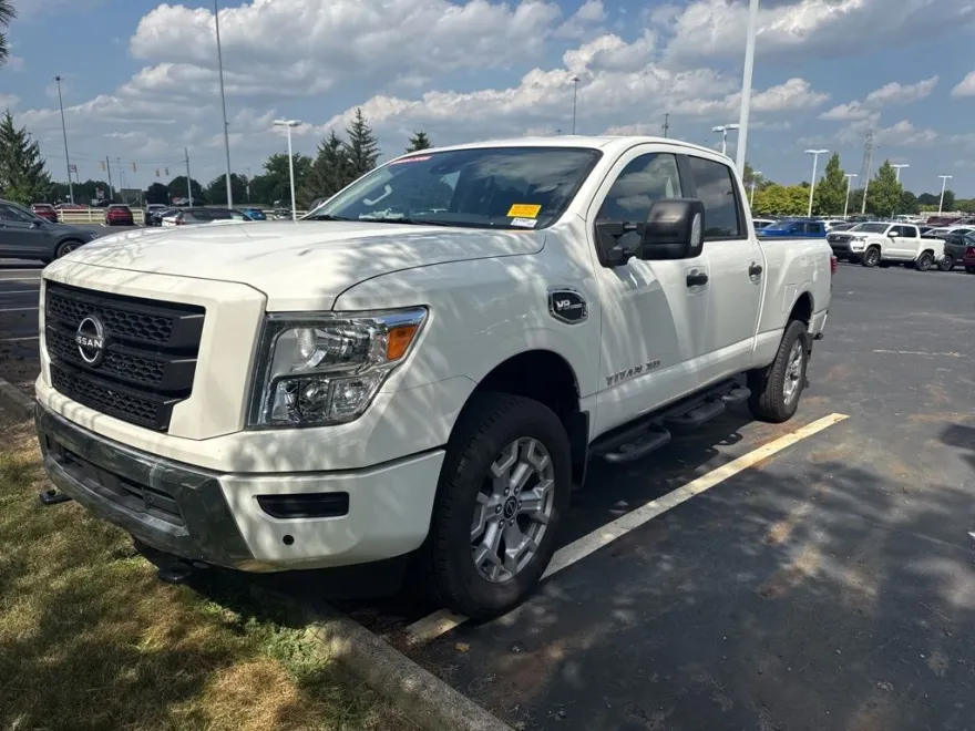 2024 Nissan Titan SV photo 1