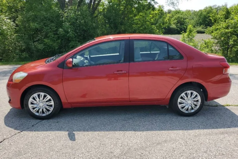 2008 Toyota Yaris Base photo 1