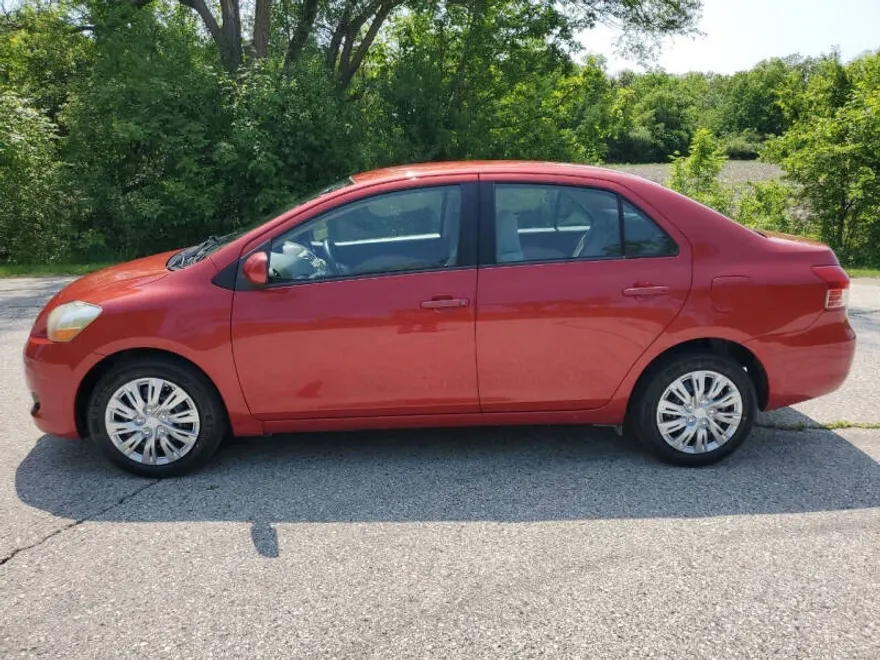 2008 Toyota Yaris Base photo 1