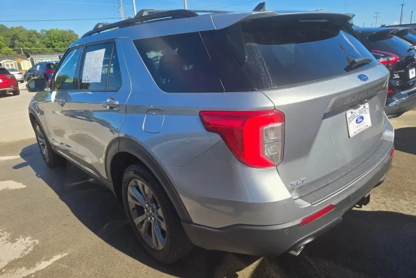 2022 Ford Explorer XLT photo 1