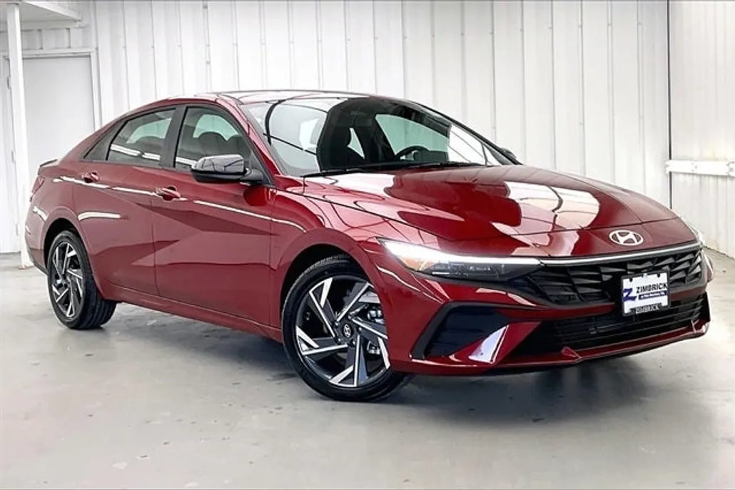 2025 Hyundai Elantra SEL Sport photo 1