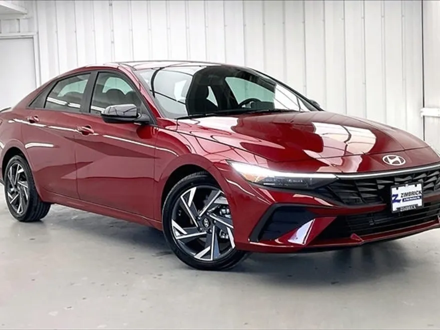 2025 Hyundai Elantra SEL Sport photo 1