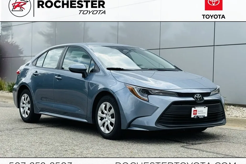 2023 Toyota Corolla LE photo 1
