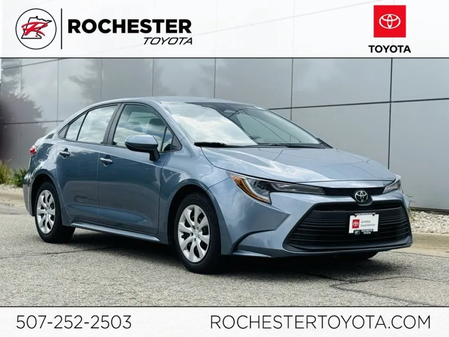 2023 Toyota Corolla LE photo 1