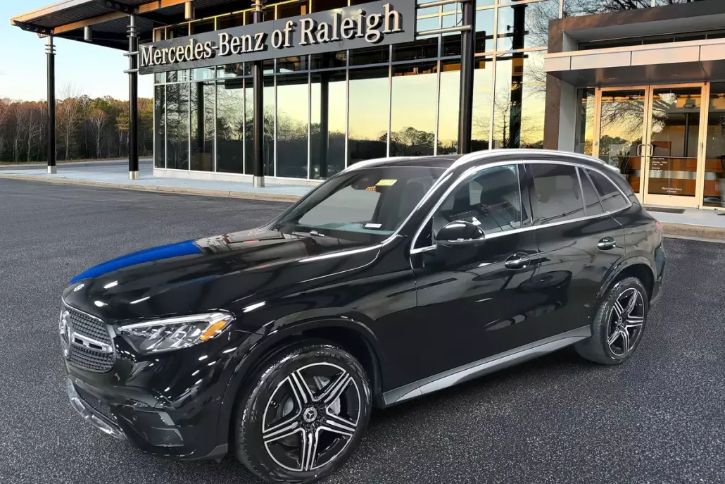 2025 Mercedes Benz GLC 300 4MATIC photo 1