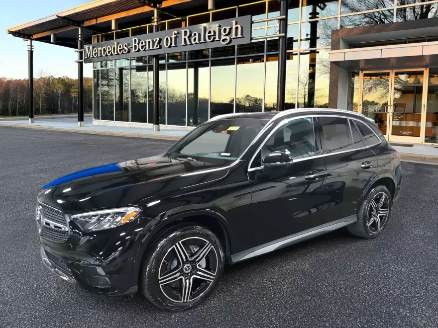 2025 Mercedes Benz GLC 300 4MATIC photo 1