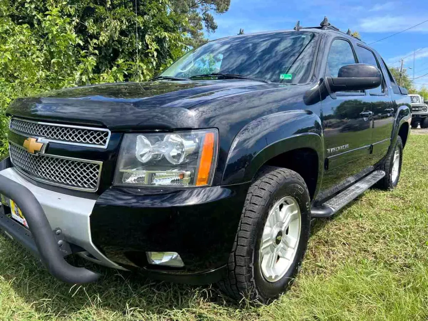 2012 Chevrolet Avalanche LT photo 1