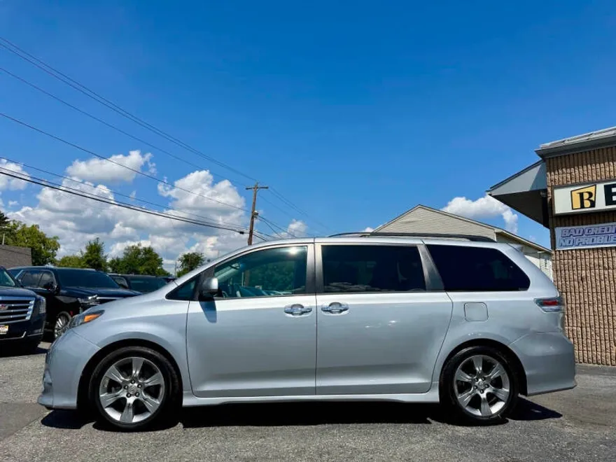2014 Toyota Sienna photo 1