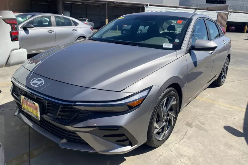 2024 Hyundai Elantra SEL Convenience photo 1